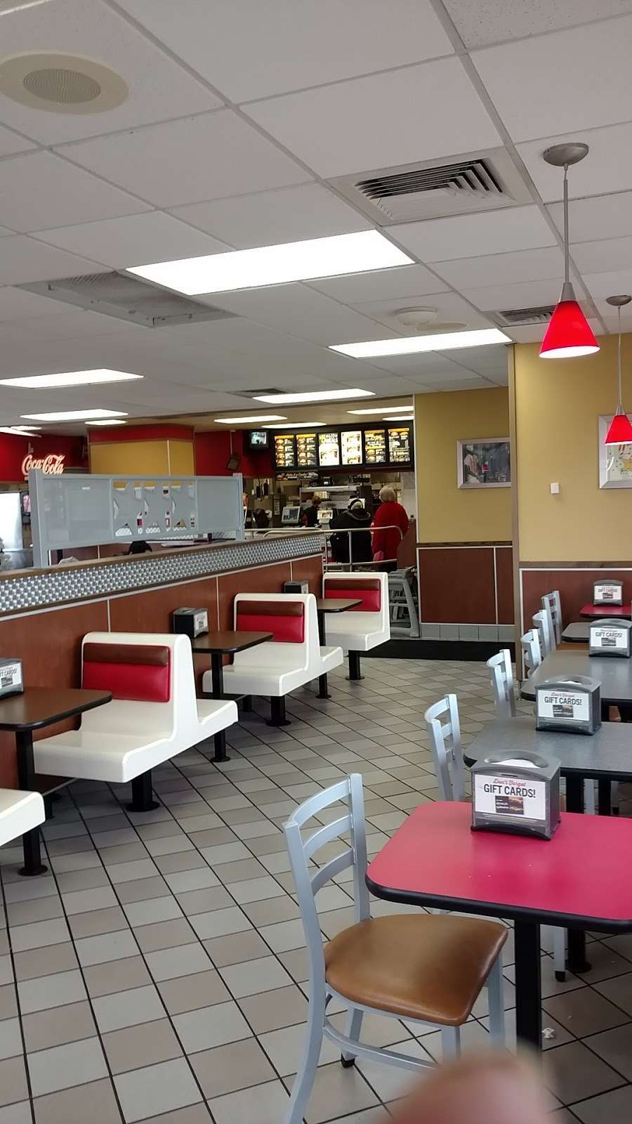 Hardees | 5160 E Southport Rd, Indianapolis, IN 46237, USA | Phone: (317) 784-3216