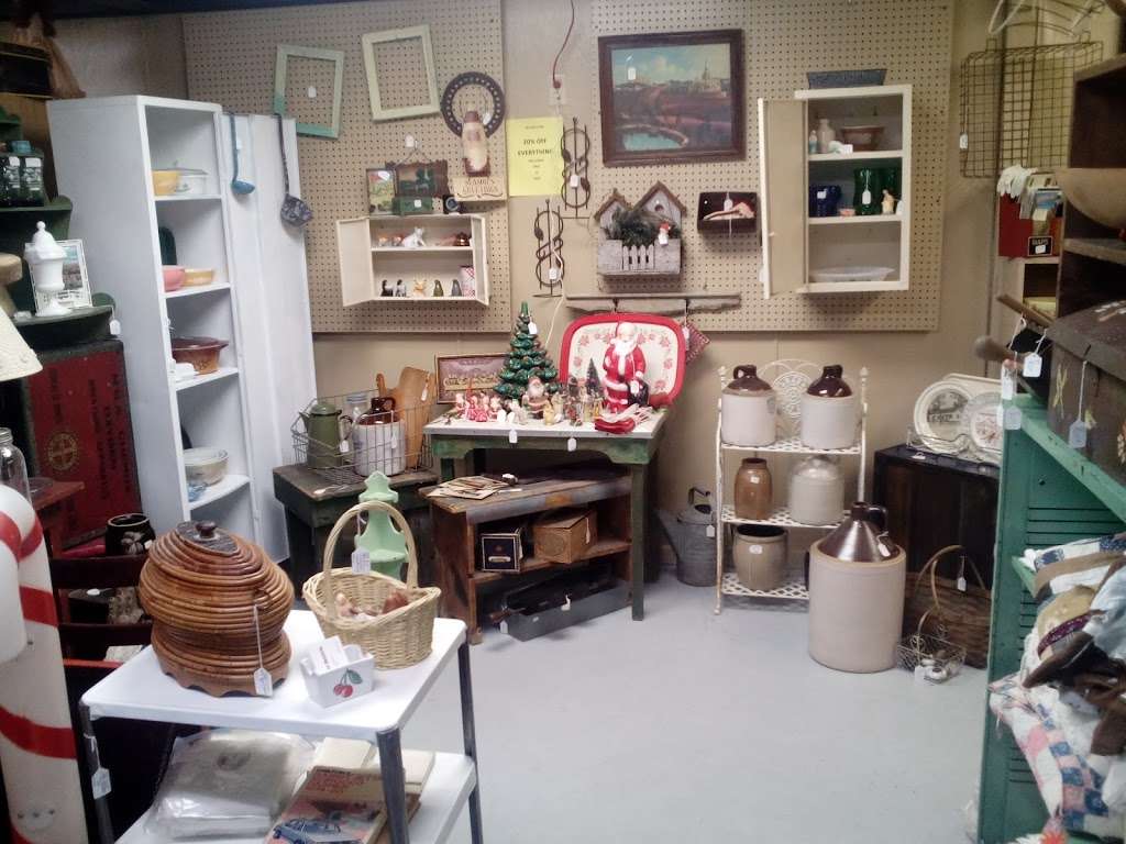 Glass Cupboard Antique Mall | 115 E Main St, Knightstown, IN 46148, USA | Phone: (765) 345-7572