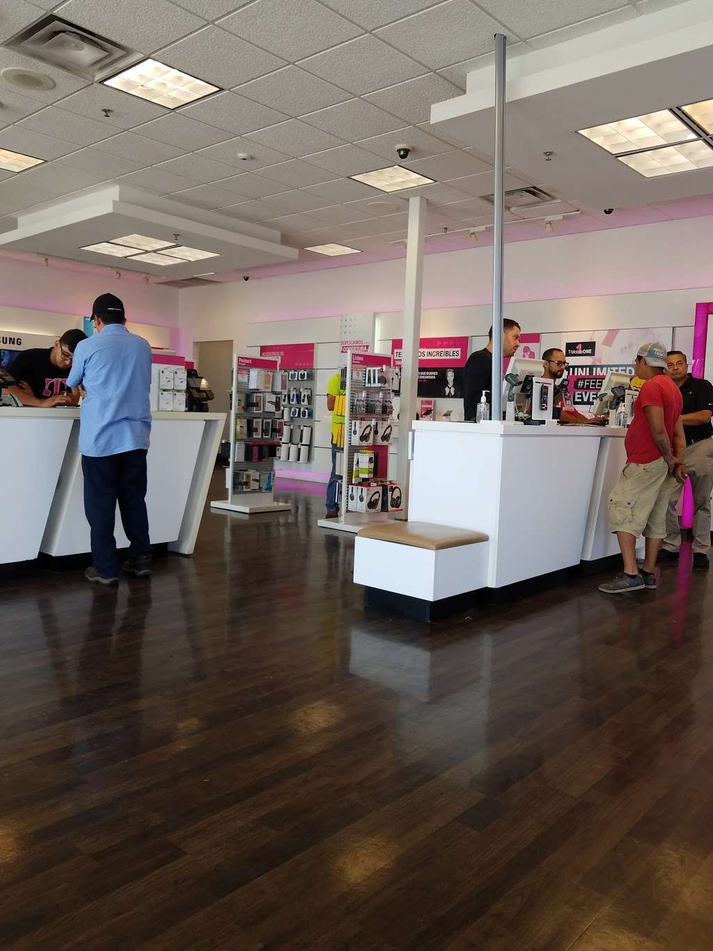 T-Mobile | 4390, I-30 Suite 100, Dallas, TX 75211, USA | Phone: (214) 467-0295