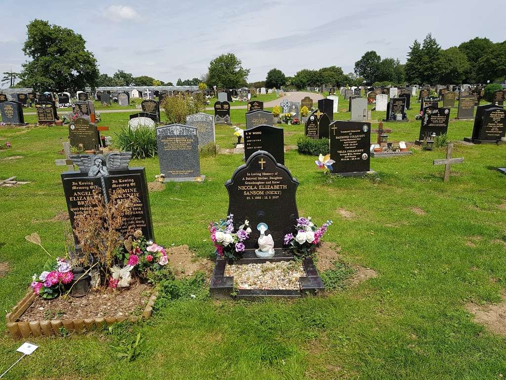 Strayfield Road Cemetery | Enfield EN2 9JE, UK