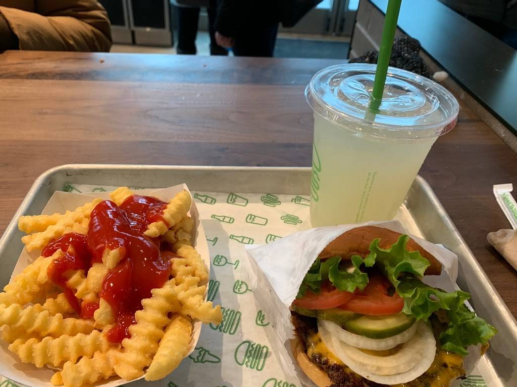 Shake Shack | 35 Richmond Terrace Space 323, Staten Island, NY 10301, USA | Phone: (929) 473-9132