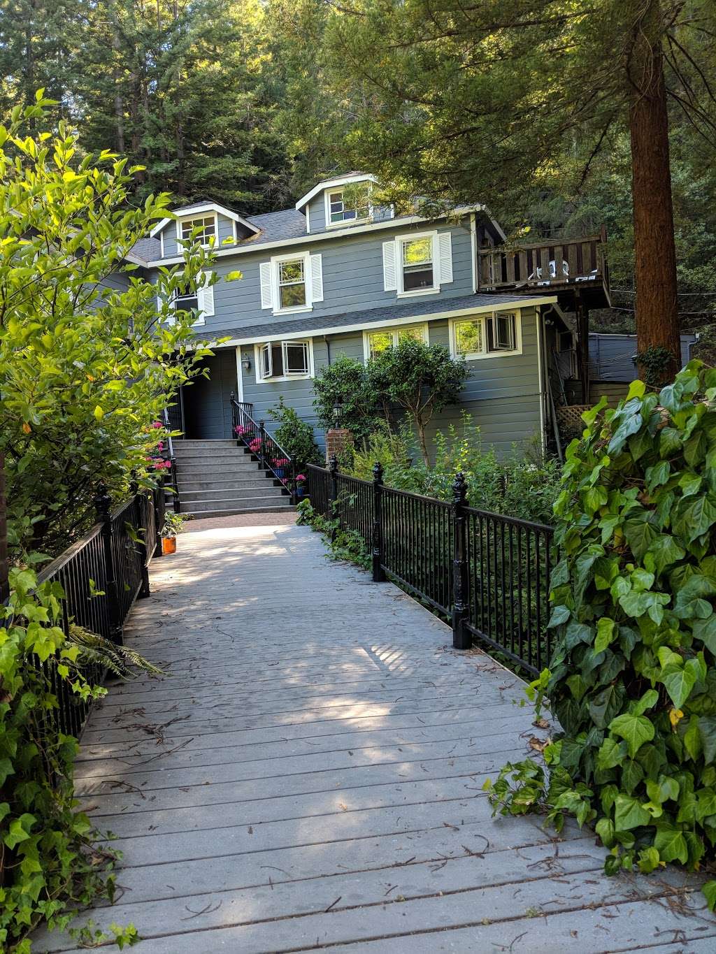 Caz Sonoma Inn | 1000 Kidd Creek Rd, Cazadero, CA 95421, USA | Phone: (707) 632-5255