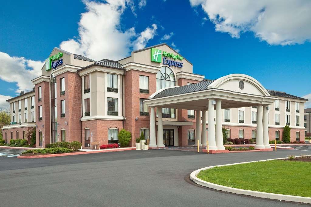 Holiday Inn Express & Suites Quakertown | 1918 PA-663, Quakertown, PA 18951, USA | Phone: (215) 529-7979