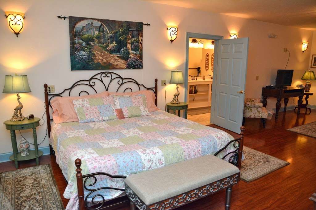 Battlefield Bed and Breakfast | 2264 Emmitsburg Rd, Gettysburg, PA 17325, USA | Phone: (717) 334-8804