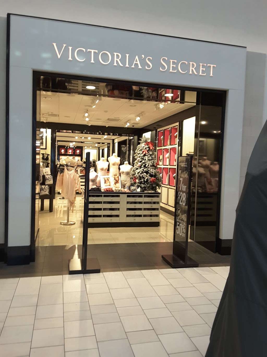 Victorias Secret & PINK | 6909 N Loop 1604 E #1128, San Antonio, TX 78247, USA | Phone: (210) 651-4632