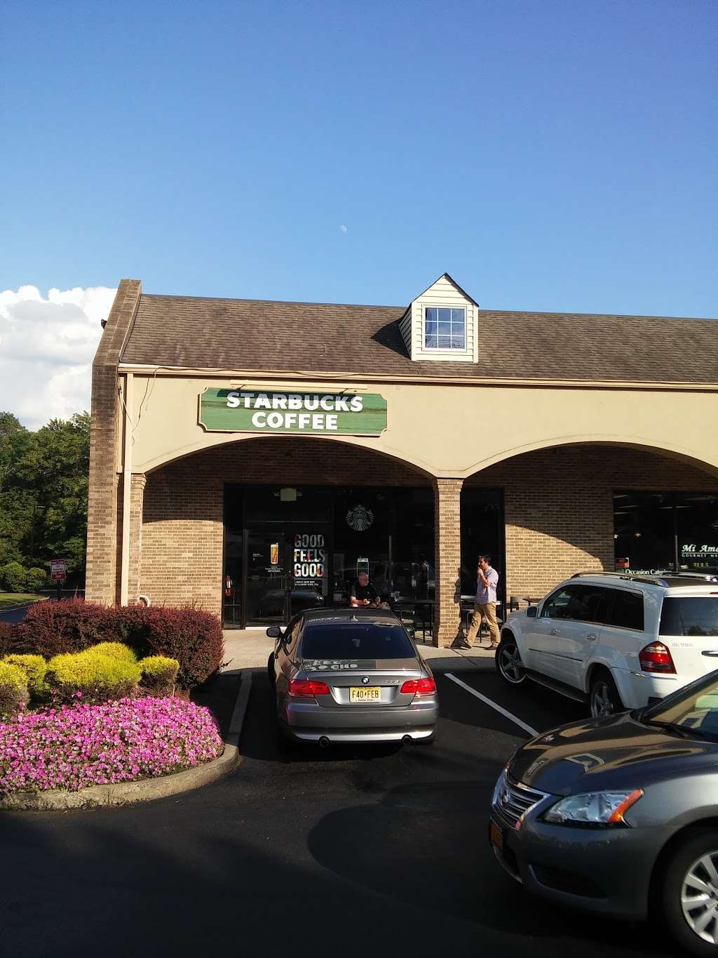 Starbucks | 120 Cedar Grove Ln, Somerset, NJ 08873, USA | Phone: (732) 748-9181