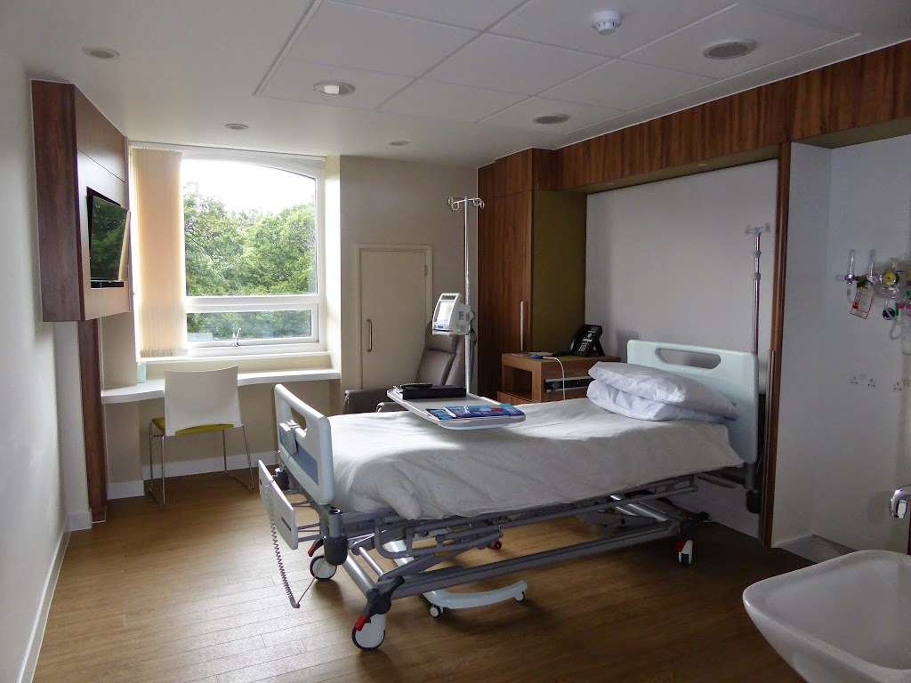 Parkside Hospital | 53 Parkside, Wimbledon, London SW19 5NX, UK | Phone: 020 8971 8000