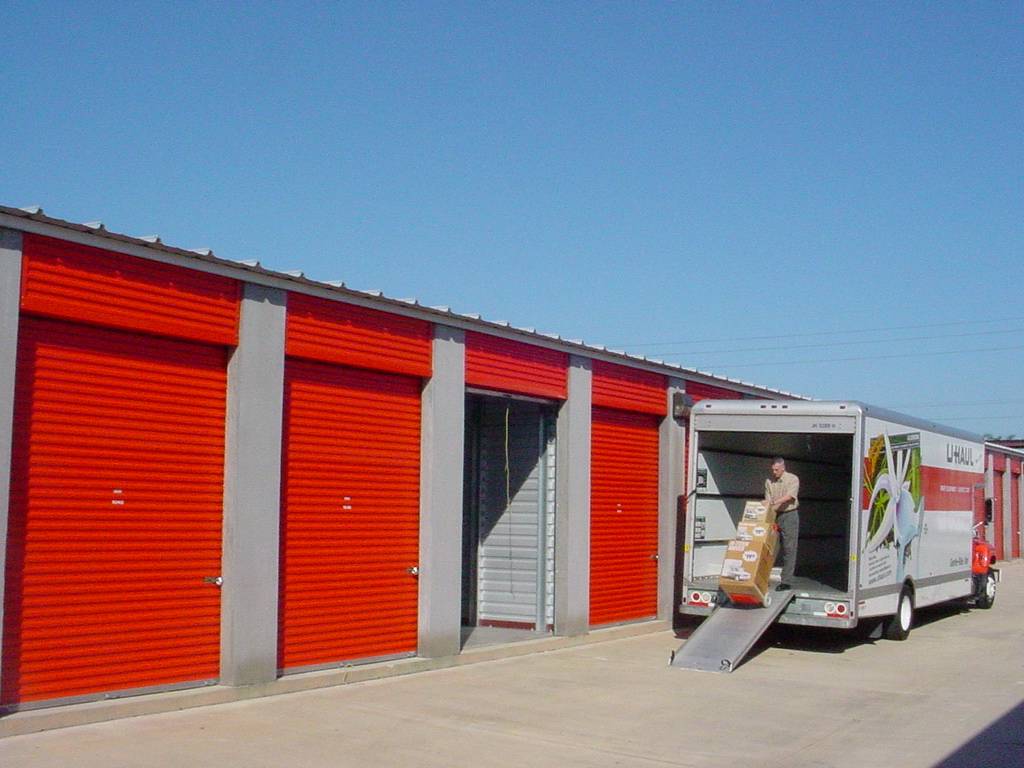 U-Haul Moving & Storage at MacDill Afb | 3826 W Marcum St, Tampa, FL 33616, USA | Phone: (813) 839-2376