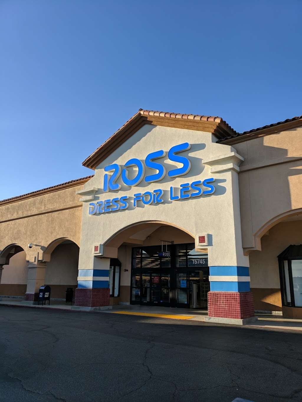 Ross Dress for Less | 15745 E Imperial Hwy, La Mirada, CA 90638, USA | Phone: (562) 902-1534