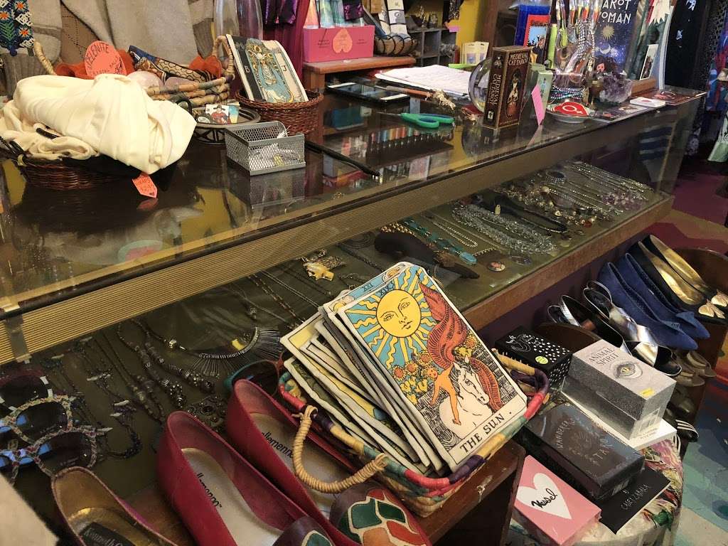 Empress Vintage | 1757 Alcatraz Ave, Berkeley, CA 94703, USA | Phone: (510) 542-6196