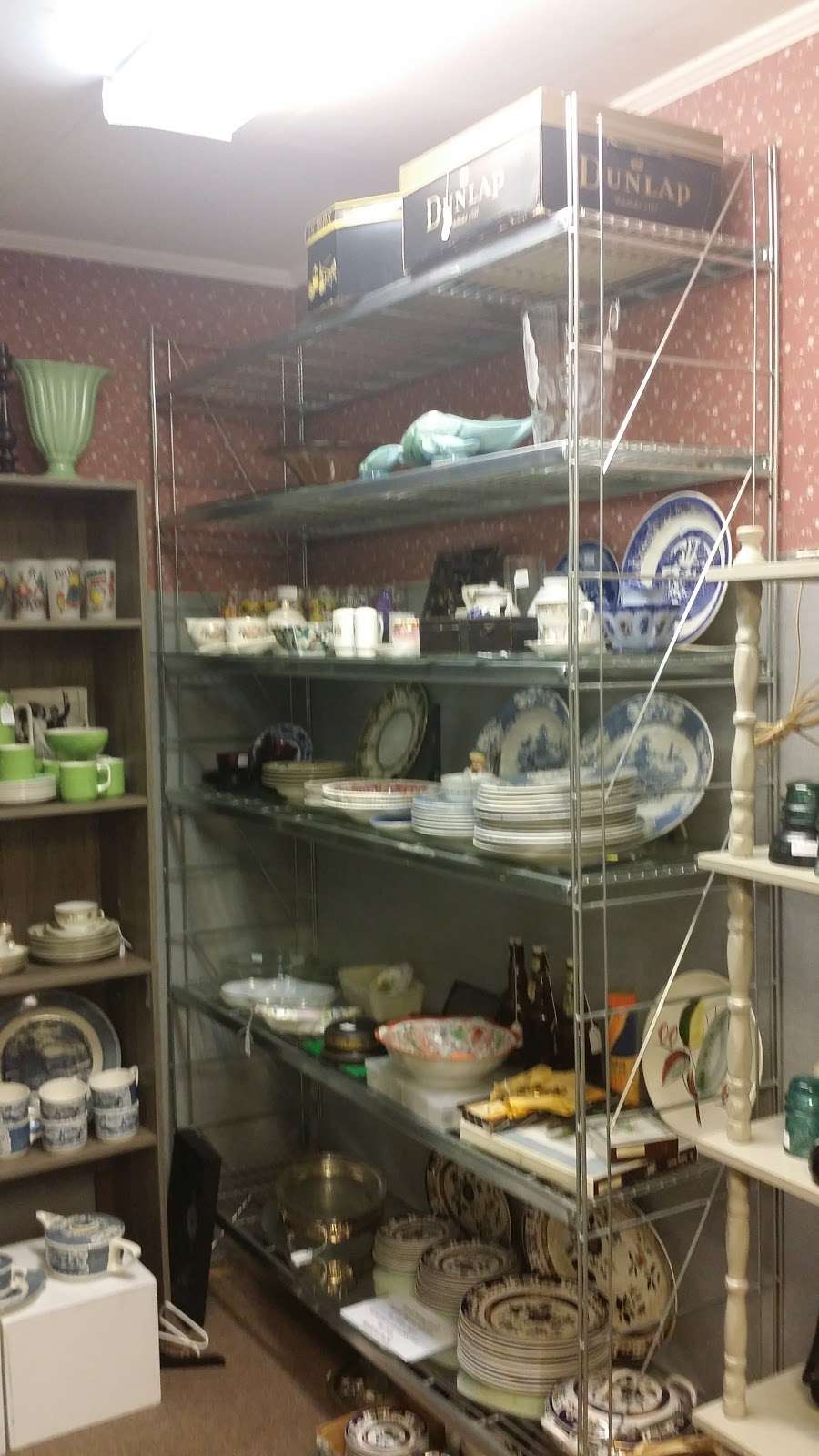 Dorchester House Antiques | 210 Welwood Ave, Hawley, PA 18428, USA | Phone: (570) 226-2838