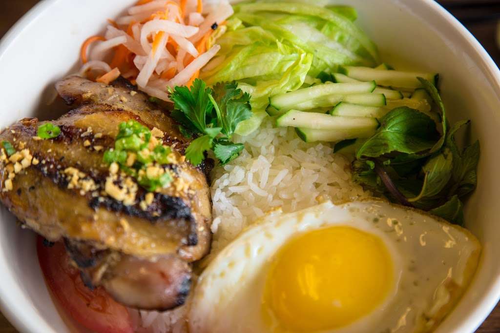 Viet-Nomz | 7581 University Blvd, Winter Park, FL 32792, USA | Phone: (407) 636-6069