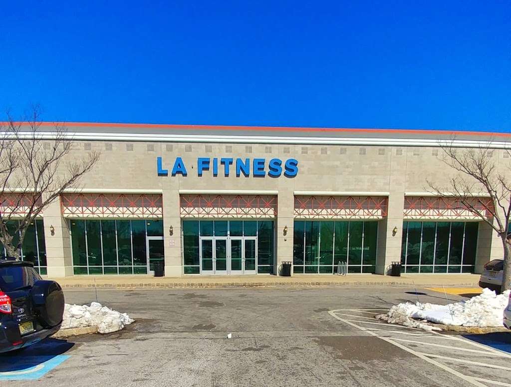 LA Fitness | 2101 NJ-35, Holmdel, NJ 07733, USA | Phone: (732) 757-0051