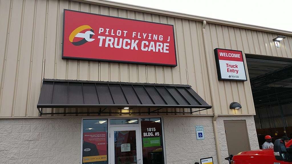 Pilot Flying J Truck Care | 1815 N Foster Rd, San Antonio, TX 78244, USA | Phone: (210) 666-2266