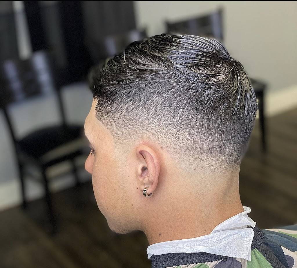 Headliners barber lounge | 1102 Railroad Ave #1001, Portland, TX 78374, USA | Phone: (361) 977-2002