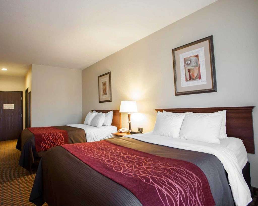 Comfort Inn & Suites | 2304 S Commercial St, Harrisonville, MO 64701, USA | Phone: (816) 884-4124