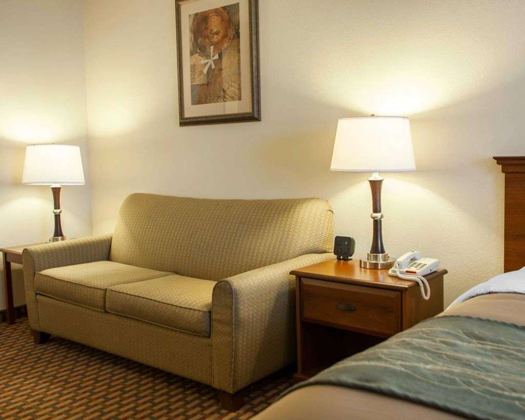 Comfort Inn & Suites | 2304 S Commercial St, Harrisonville, MO 64701, USA | Phone: (816) 884-4124