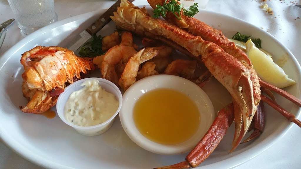 Sammys Shrimp Box | 64 City Island Ave, Bronx, NY 10464, USA | Phone: (718) 885-3200