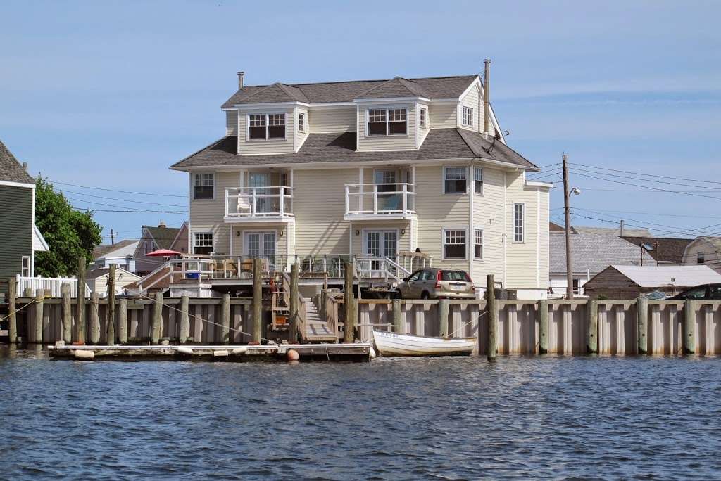 New York City Waterfront Vacation Rentals | 937 Shad Creek Road, Broad Channel, NY 11693, USA | Phone: (917) 346-9539