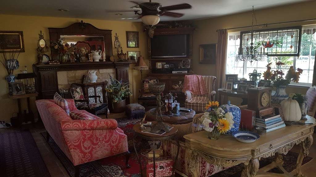 Favorite Finds Antiques and Home Decor | El Paisano Dr, Fallbrook, CA 92028, USA