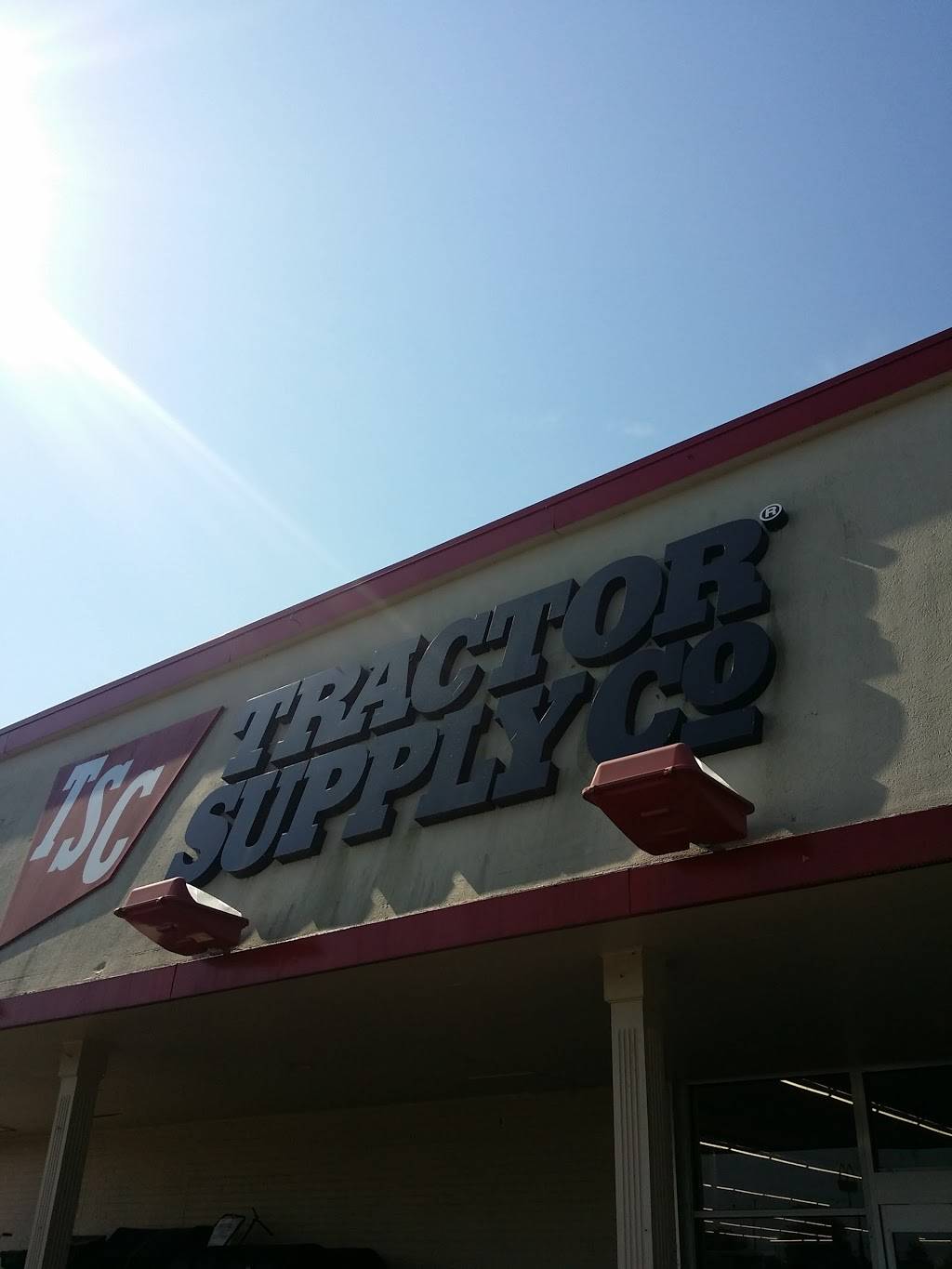 Tractor Supply Co. | 196 Westwood Village Dr, Clemmons, NC 27012, USA | Phone: (336) 766-6326