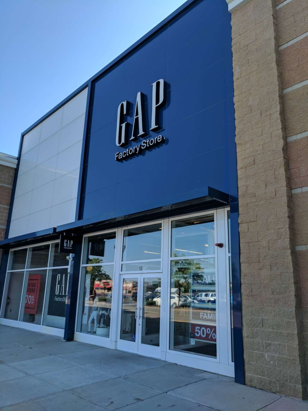 Gap Outlet | GATEWAY PLAZA, 10 Mystic View Rd, Everett, MA 02149, USA | Phone: (617) 381-6219