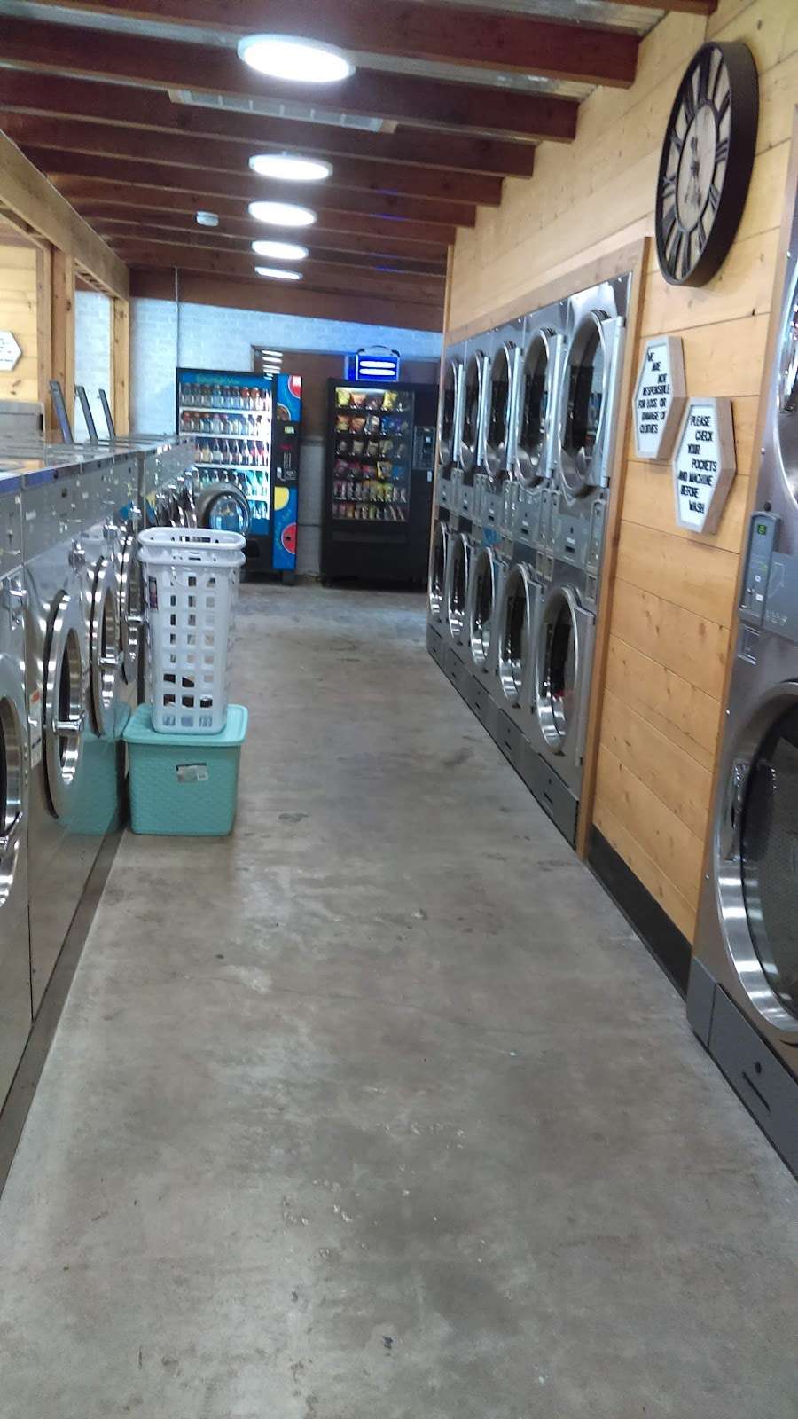 Hang N’ Dry Laundromat | 8820 TX-35, Van Vleck, TX 77482, USA | Phone: (979) 464-9122