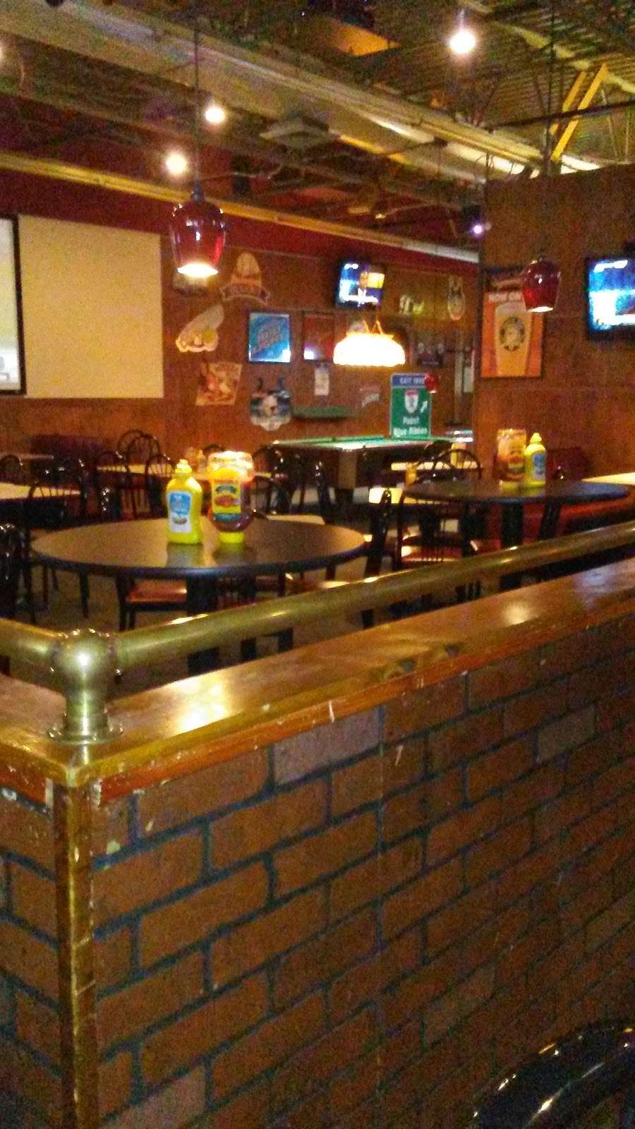 Hoosier Bar & Grill | 4645 W Richland Plaza Dr, Bloomington, IN 47404, USA | Phone: (812) 935-6333