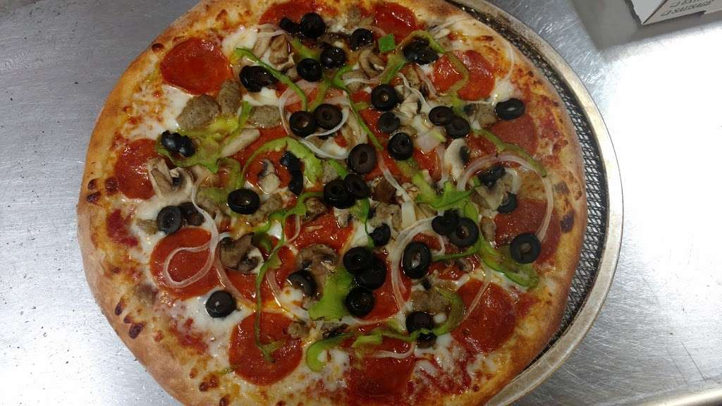 Johnsons Pizza Pi | 528 S Duncan Dr, Tavares, FL 32778, USA | Phone: (352) 609-2570