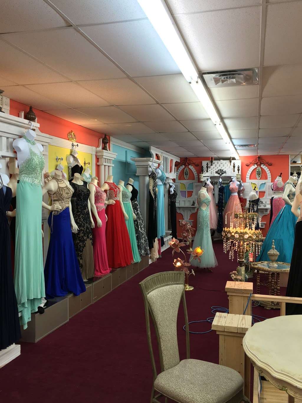 L.A. Fashion Mart | 4040 W Belmont Ave, Chicago, IL 60641, USA | Phone: (773) 286-1182