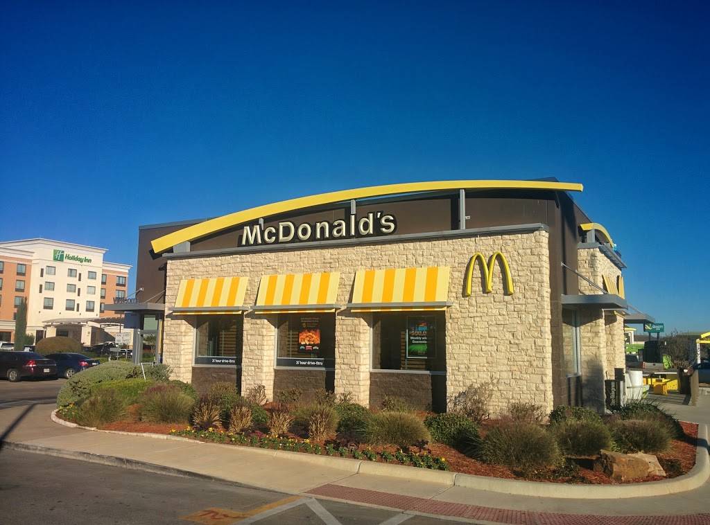 McDonalds | 2451 Meacham Blvd, Fort Worth, TX 76106, USA | Phone: (817) 625-8825