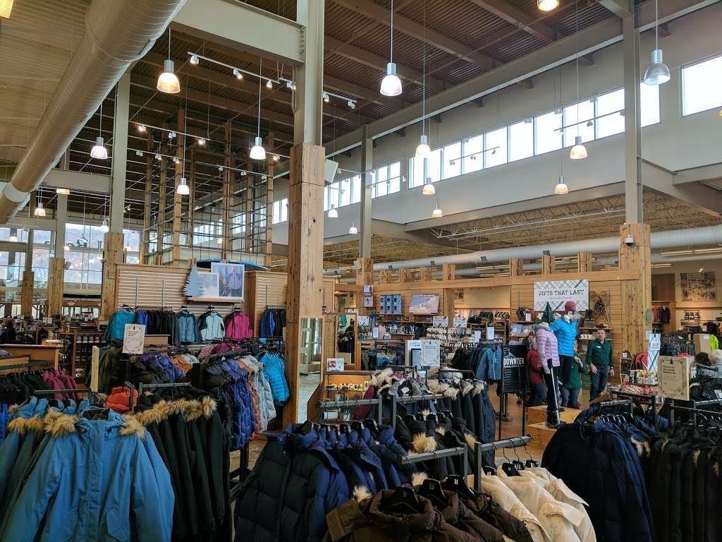 L.L. Bean | 3301 Center Valley Pkwy, Center Valley, PA 18034, USA | Phone: (610) 798-4400