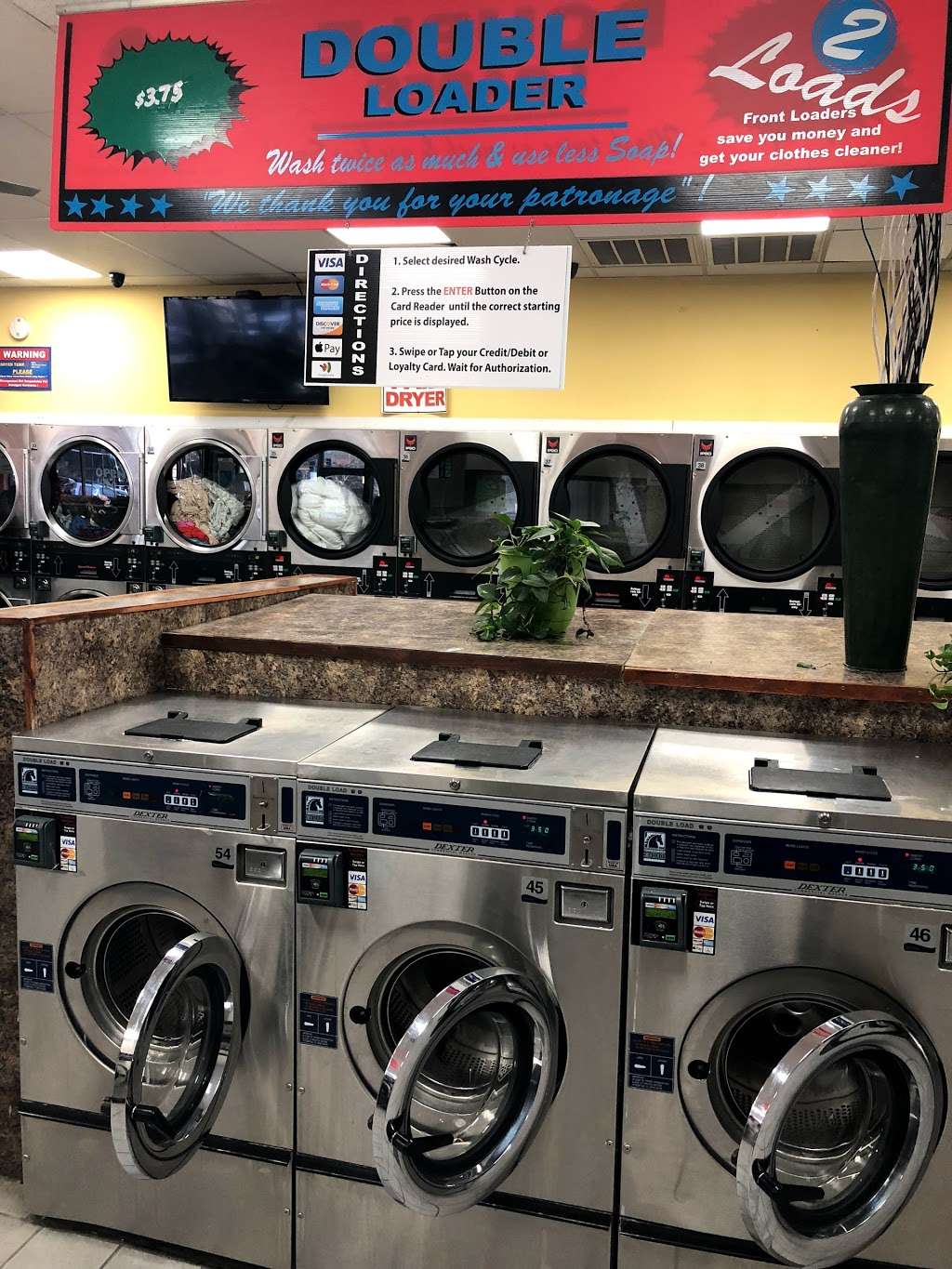 Your Neighborhood Laundromat | 1400 E 47th St a, Chicago, IL 60653, USA | Phone: (773) 952-7490