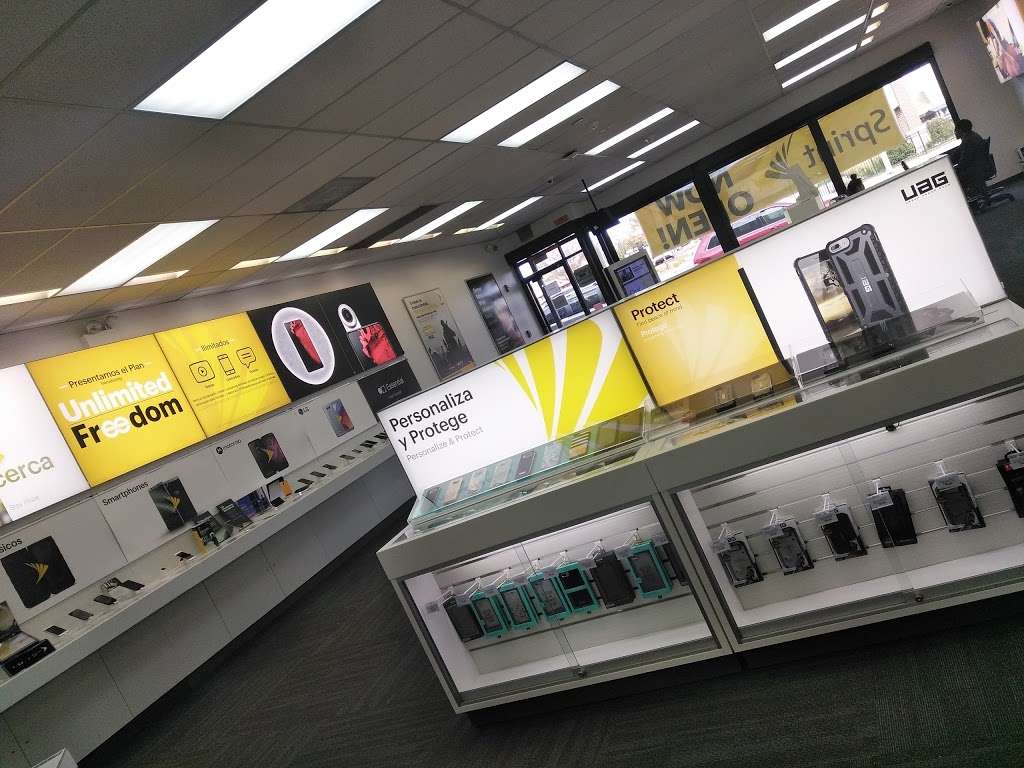 Sprint Store | 3150 S Ashland Ave, Chicago, IL 60608, USA | Phone: (773) 801-7777