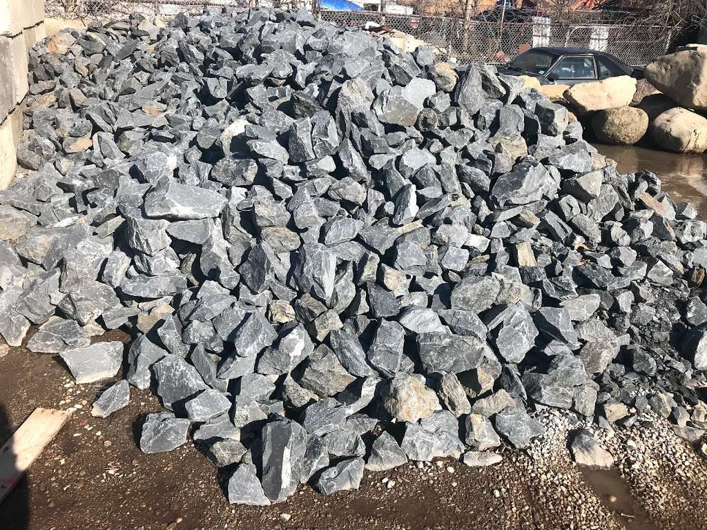 Boulders Rock Long Island, Retaining Walls Suffolk Nassau NY | 2 Old Northport Rd, Kings Park, NY 11754, USA | Phone: (631) 544-1038