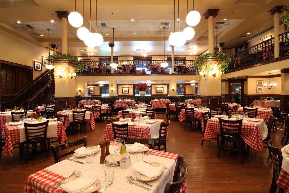 Maggianos Little Italy | 3200 S Las Vegas Blvd, Las Vegas, NV 89109, USA | Phone: (702) 732-2550