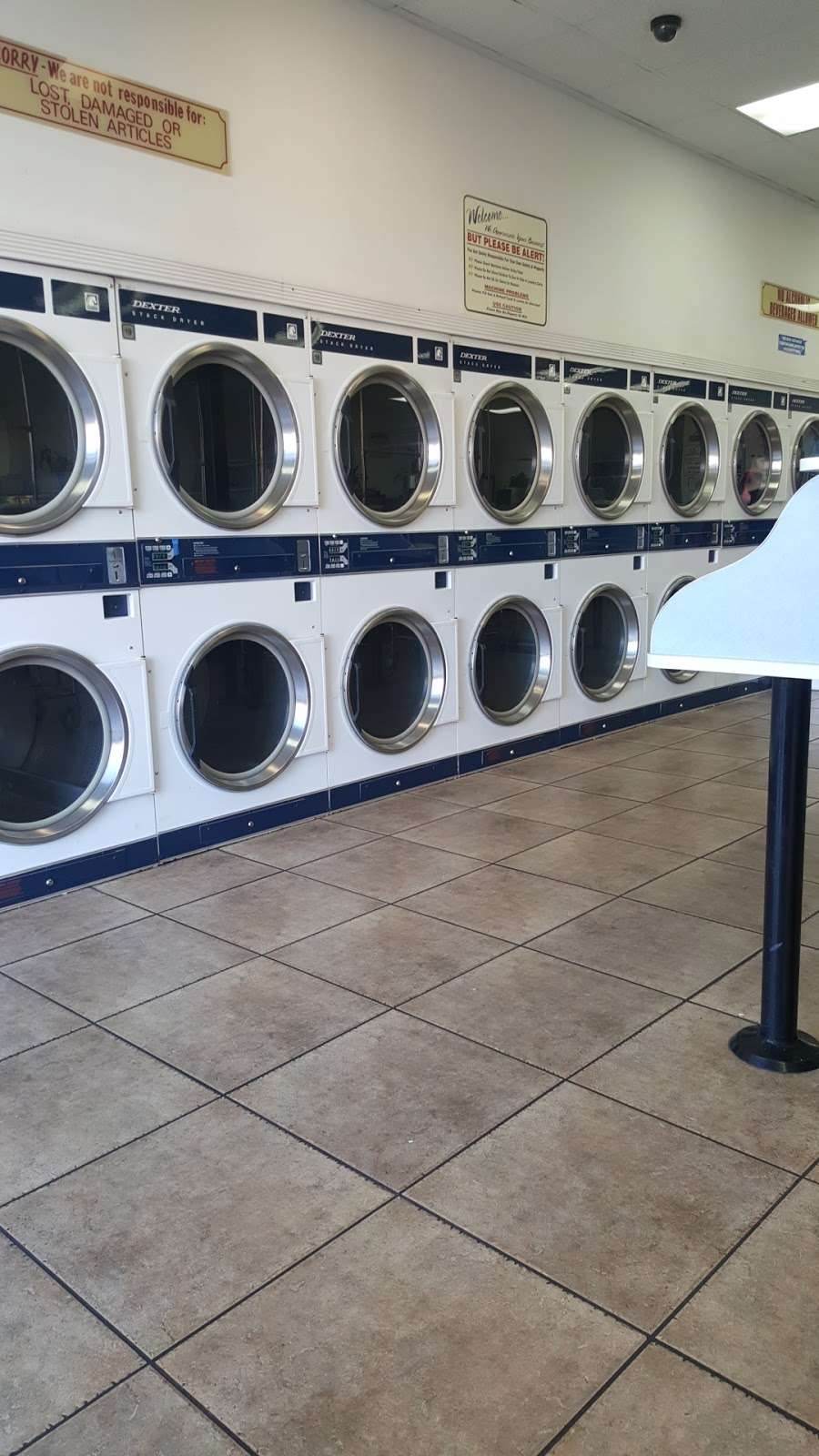 Spin City Laundromat | 5950 W Charleston Blvd #140, Las Vegas, NV 89146, USA | Phone: (702) 880-4344