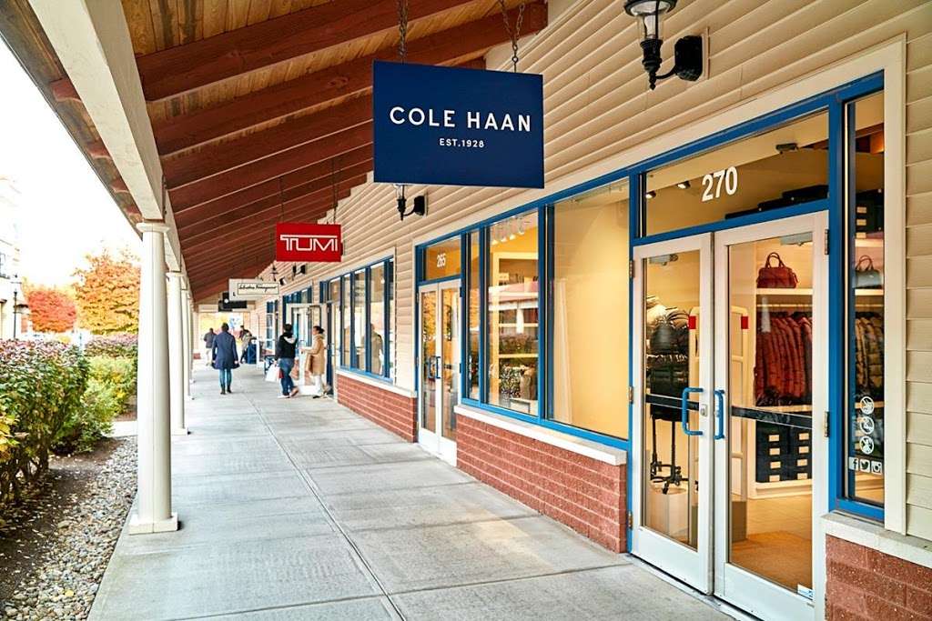 Wrentham Village Premium Outlets | 1 Premium, Outlet Blvd, Wrentham, MA 02093, USA | Phone: (508) 384-0600