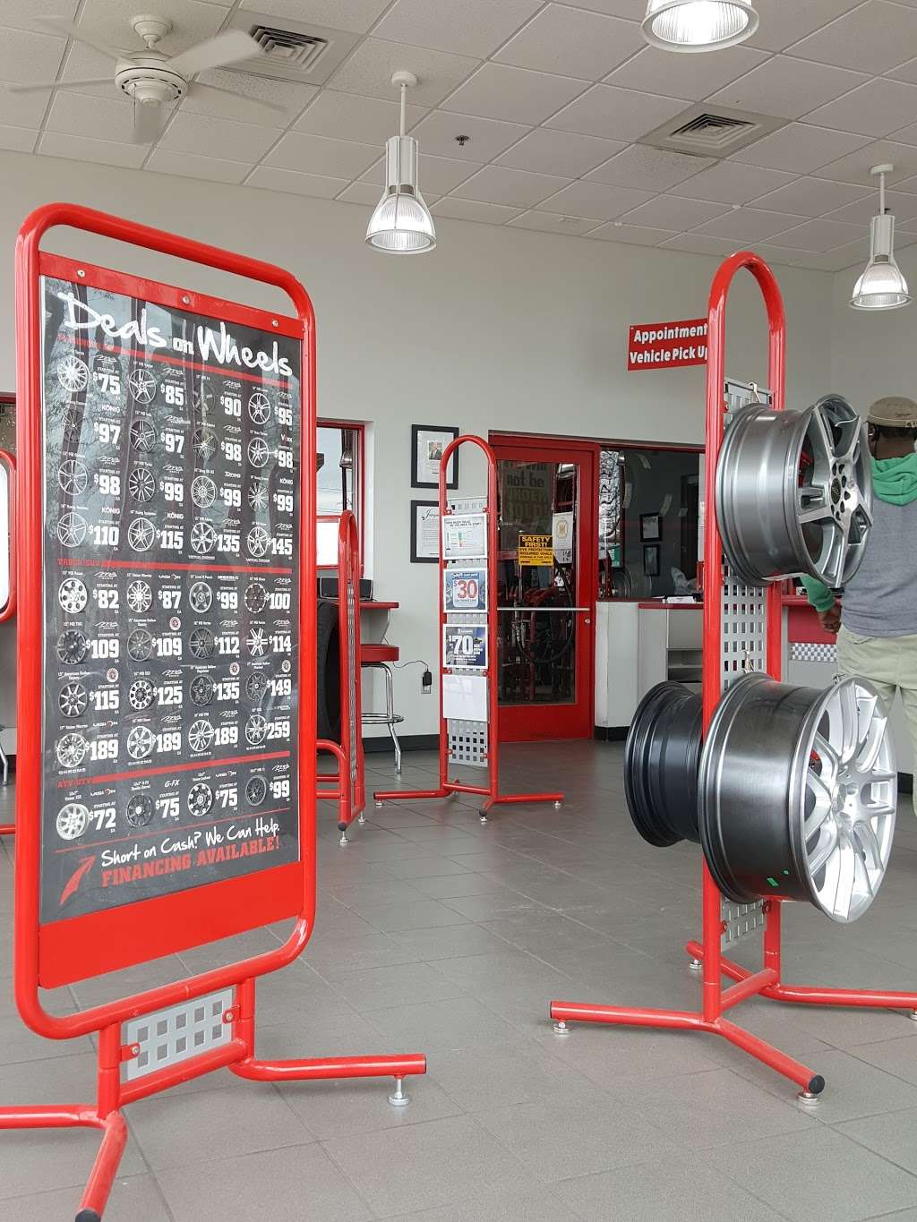 Discount Tire | 4439 N Loop 1604 W, San Antonio, TX 78249, USA | Phone: (210) 492-3782