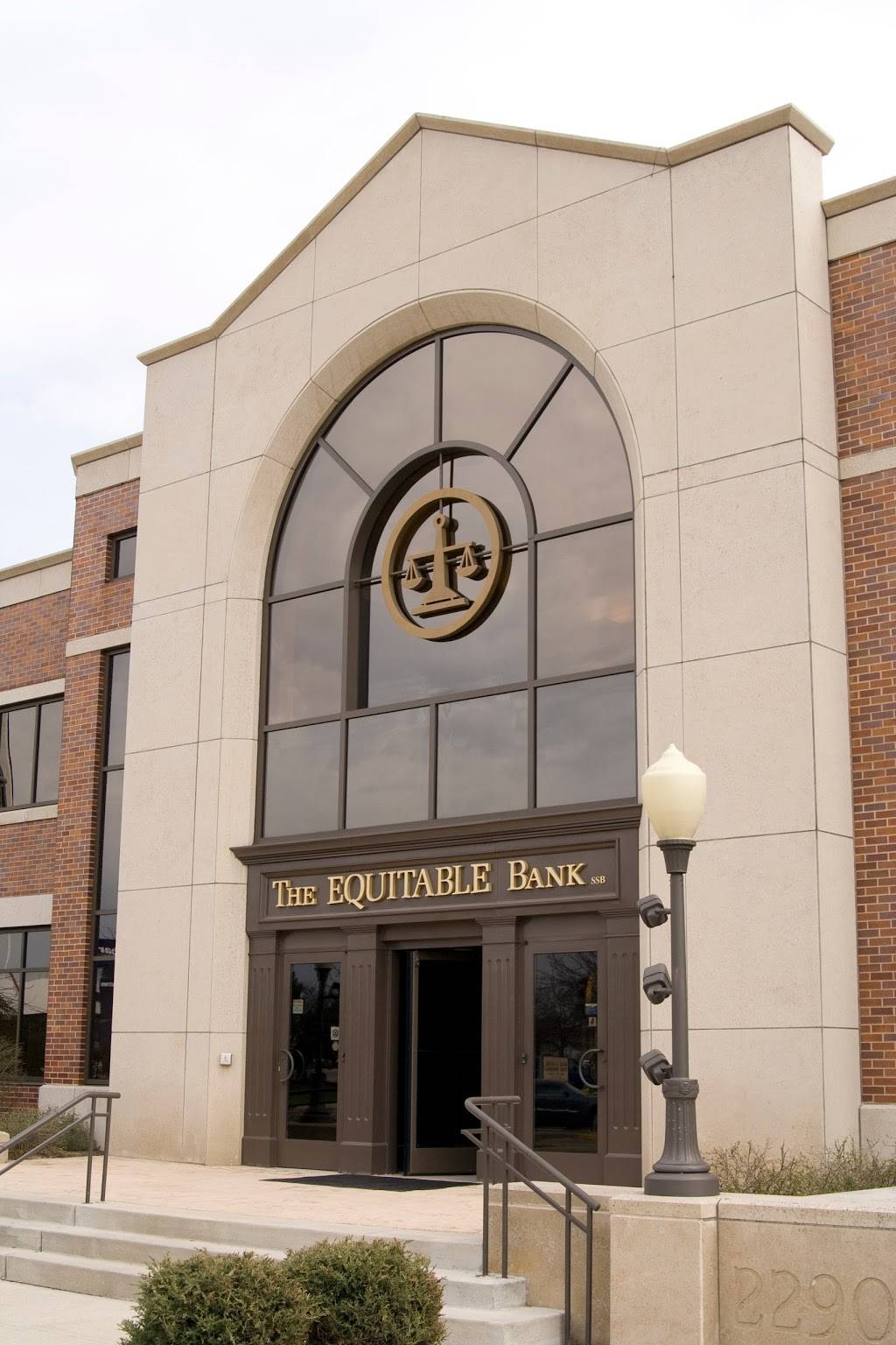 The Equitable Bank | 2290 N Mayfair Rd, Wauwatosa, WI 53226, USA | Phone: (414) 476-6434