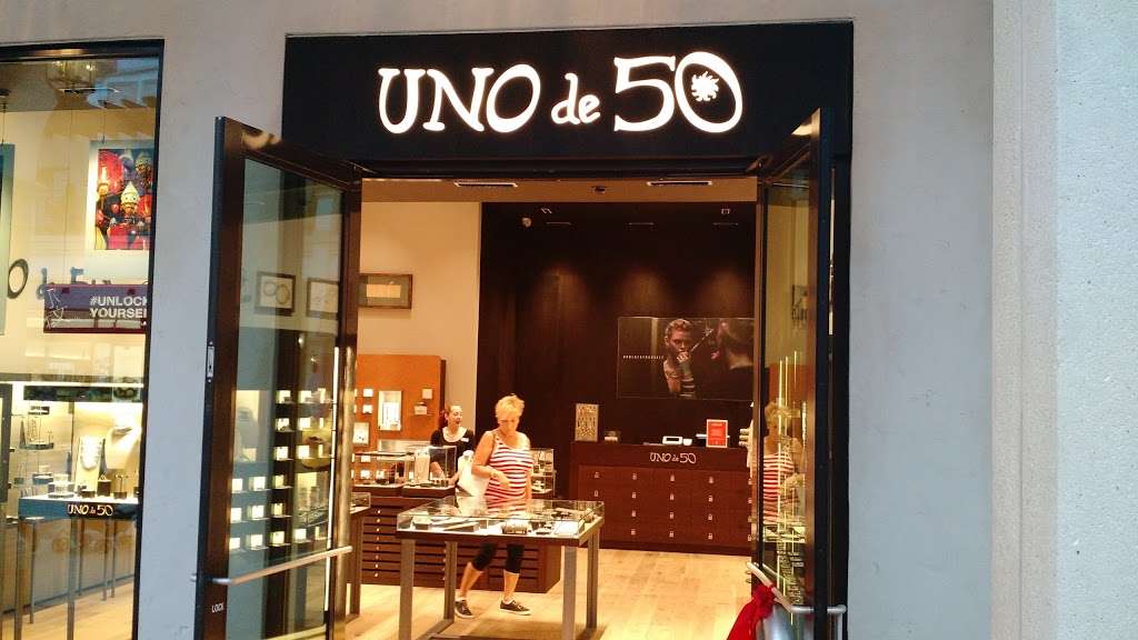 UNOde50 | 86, 1668 Buena Vista Dr #1, Lake Buena Vista, FL 32830, USA | Phone: (407) 560-0150