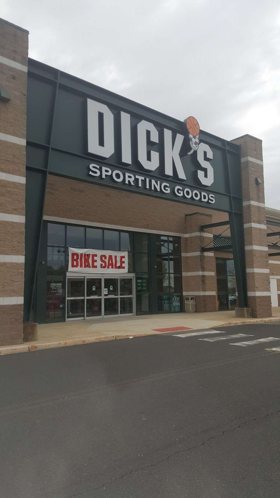 DICKS Sporting Goods | 2703 County Rd 541 #4, Burlington, NJ 08016, USA | Phone: (609) 747-0400