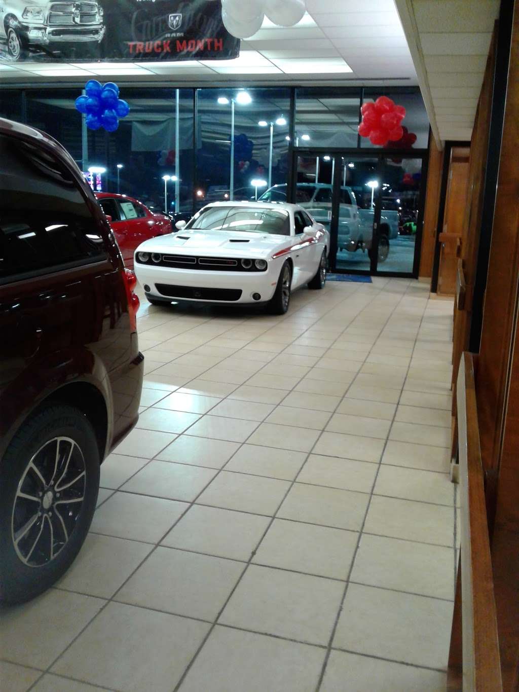 Liccardi Chrysler Dodge RAM | 130 US-22, Green Brook Township, NJ 08812, USA | Phone: (732) 752-7373