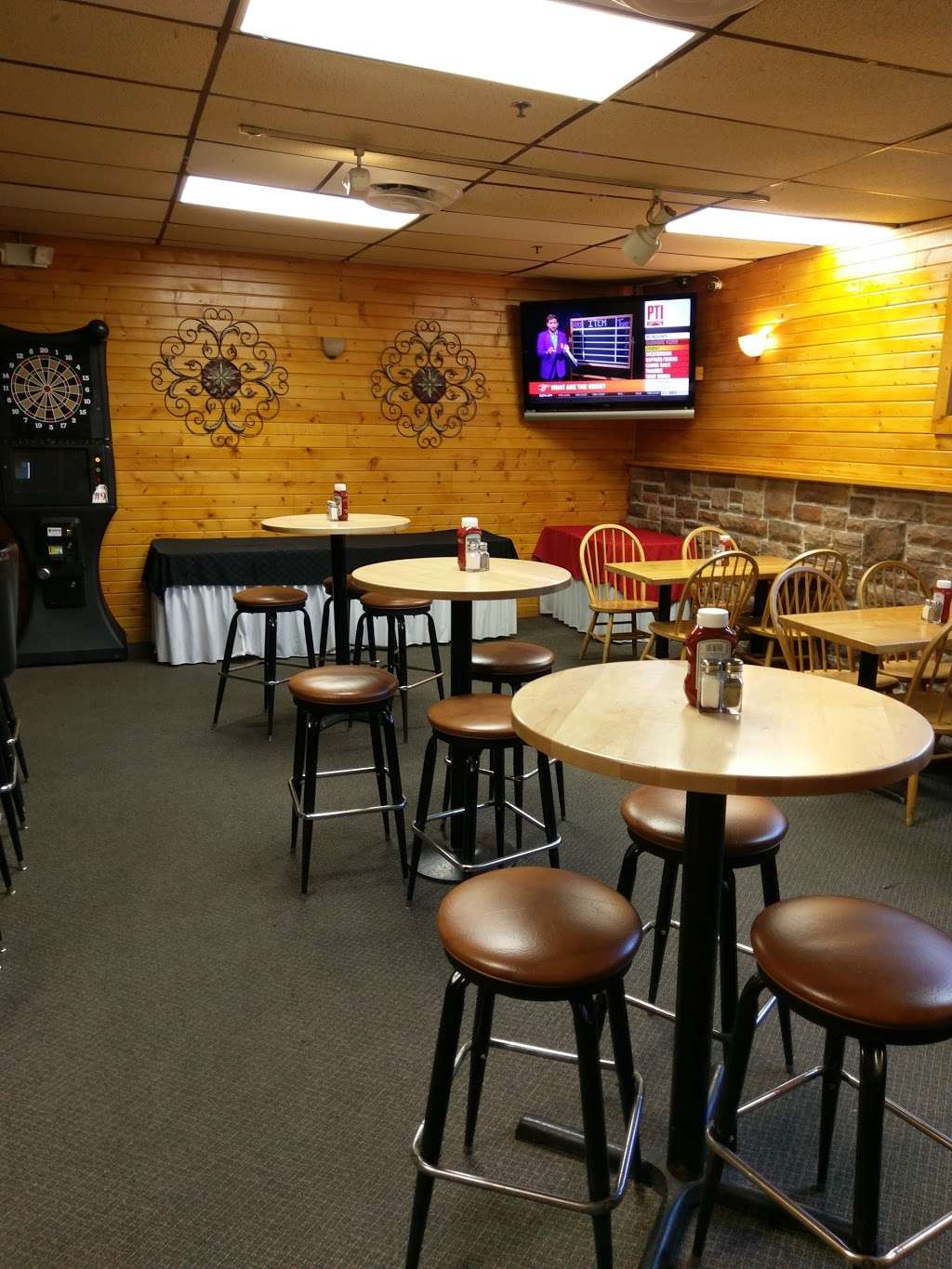 Club Paragon | 3578 S 108th St, Greenfield, WI 53228, USA | Phone: (414) 541-9270
