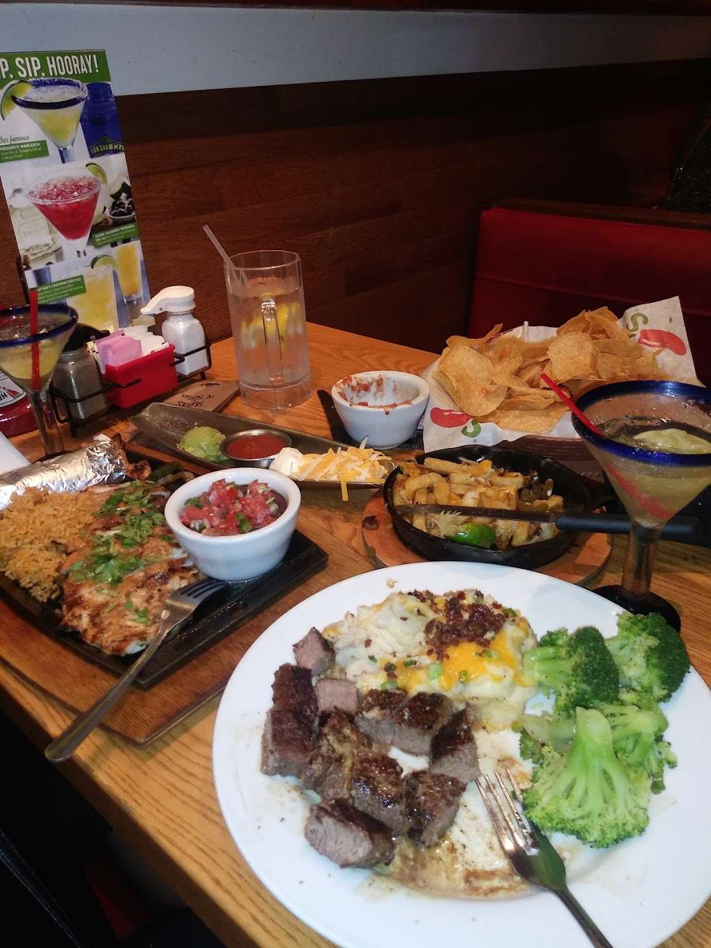 Chilis Grill & Bar | 6121 Westheimer Rd, Houston, TX 77057, USA | Phone: (832) 251-0454