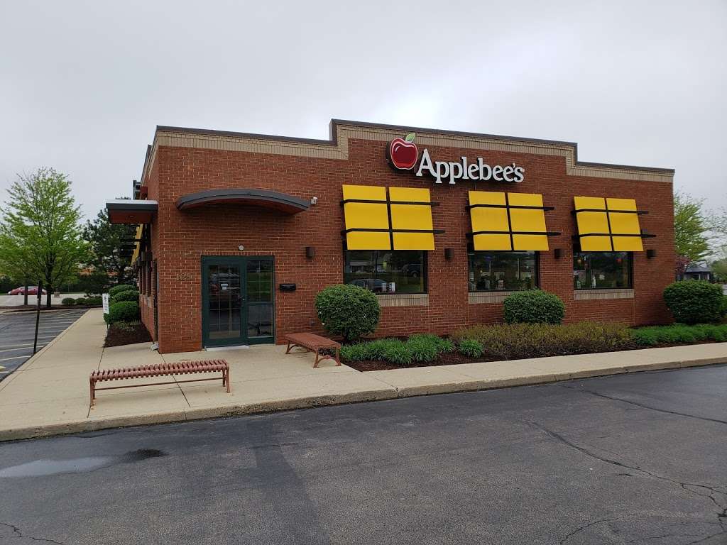 Applebees Grill + Bar | 125 S Randall Rd, Elgin, IL 60123, USA | Phone: (847) 697-4897