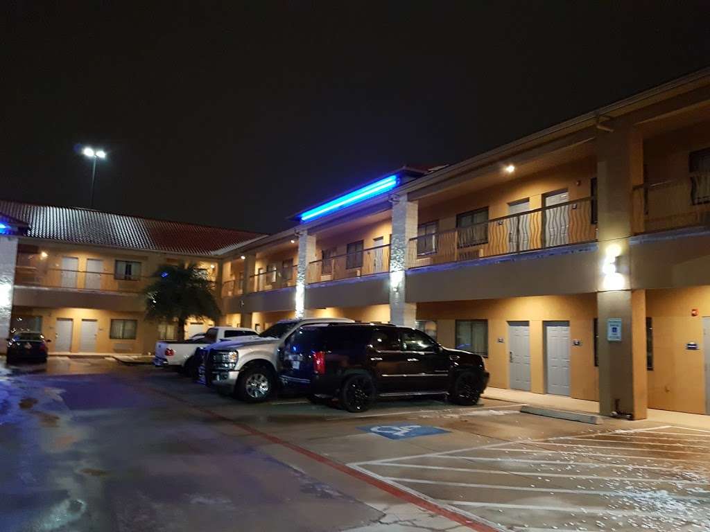 Days Inn & Suites by Wyndham Houston North-Spring | 16021 North Fwy, Houston, TX 77090, USA | Phone: (281) 631-5983