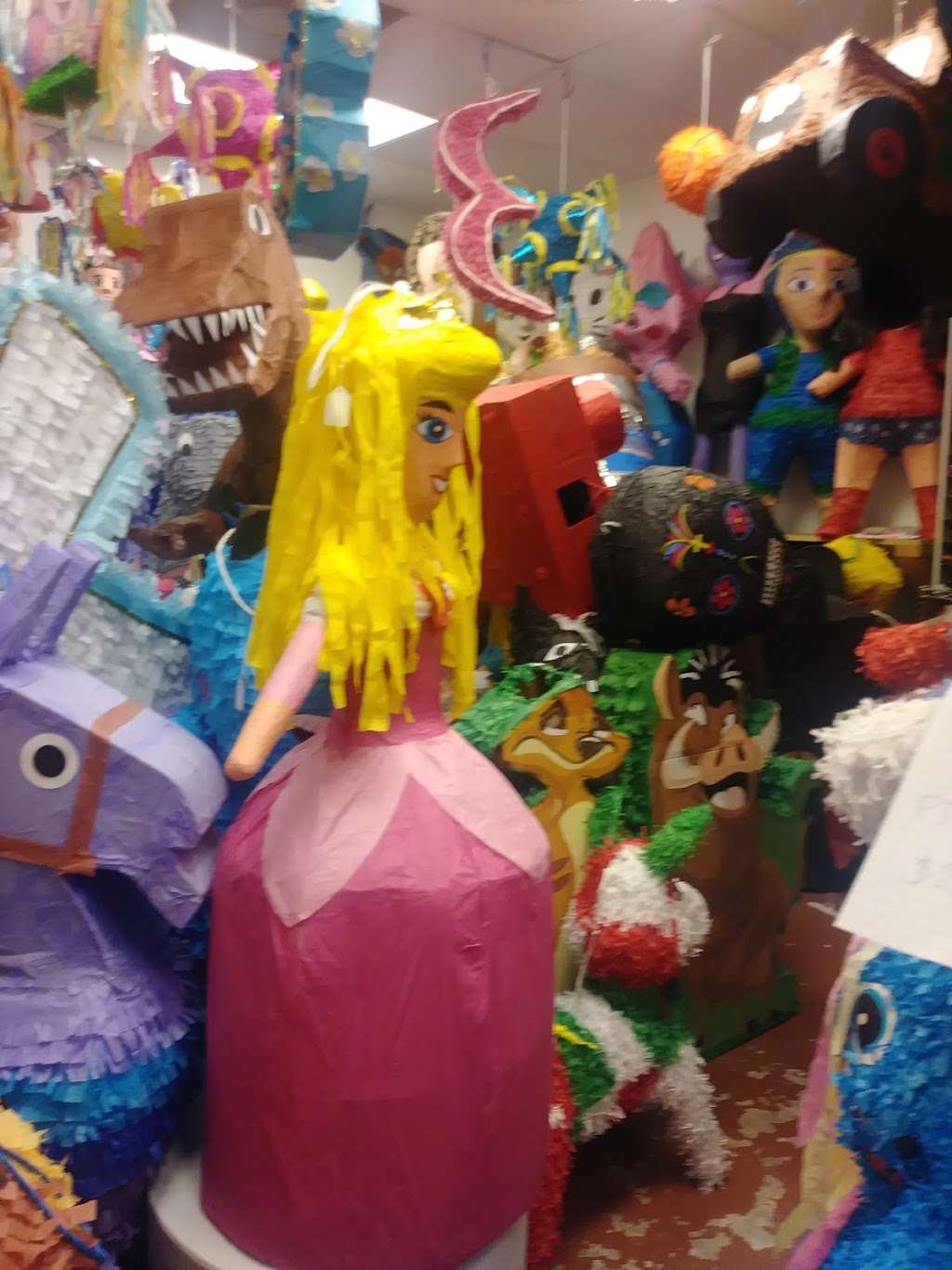 Marilus Piñatas | 600 S Bryan Belt Line Rd a, Mesquite, TX 75149, USA | Phone: (214) 434-9945