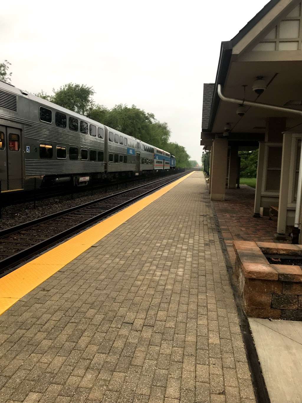 Vernon Hills Metra Station | 75 East US-45, Vernon Hills, IL 60061, USA | Phone: (847) 367-3700