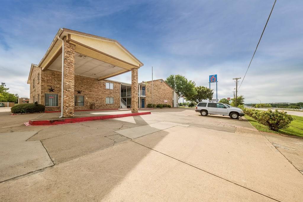 Motel 6 Dallas - Red Oak | 202 South, I-35E, Red Oak, TX 75154, USA | Phone: (972) 617-3501